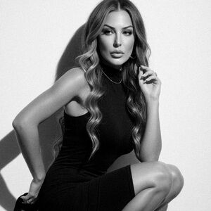 MEET YOUR POSHER 👆🏼📸💸🛍️